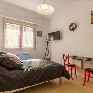 https://studio-place-foch.midi-pyreneeshotels.com